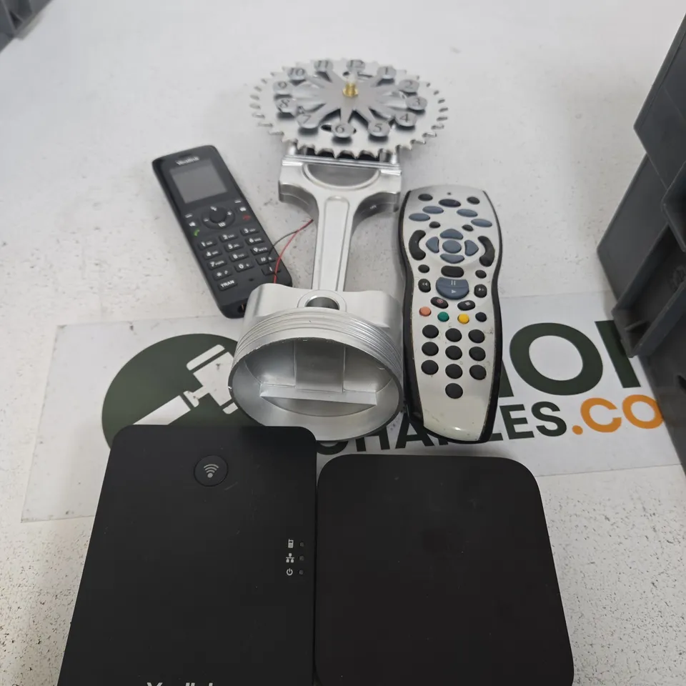 APPROXIMATELY 10 ASSORTED ELECTRICAL PRODUCTS TO INCLUDE HOUSE PHONE, REPLACEMENT REMOTE, MOUSE ETC