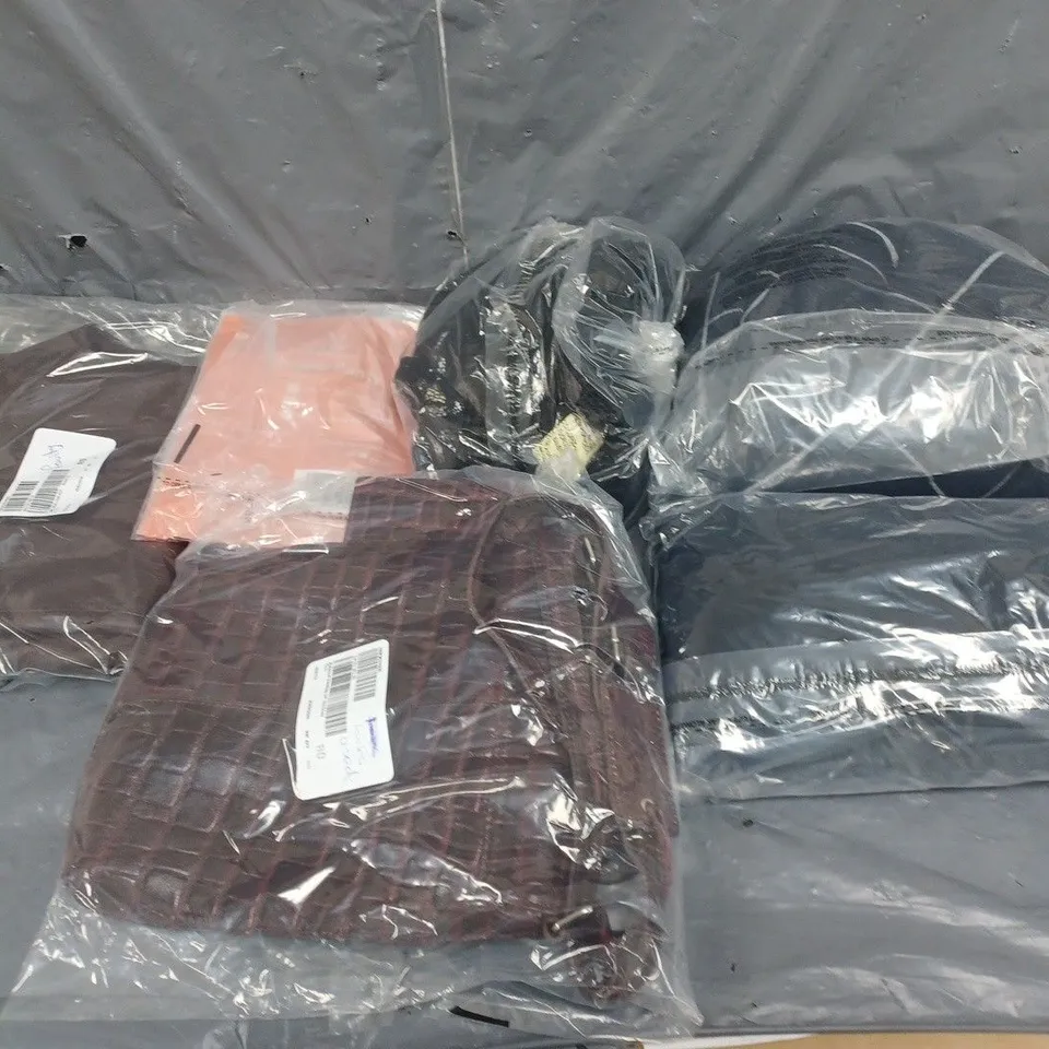 BOX OF APPROXIMATELY 10 ASSORTED CLOTHING ITEMS IN VARIOUS COLOURS, STYLES AND SIZES