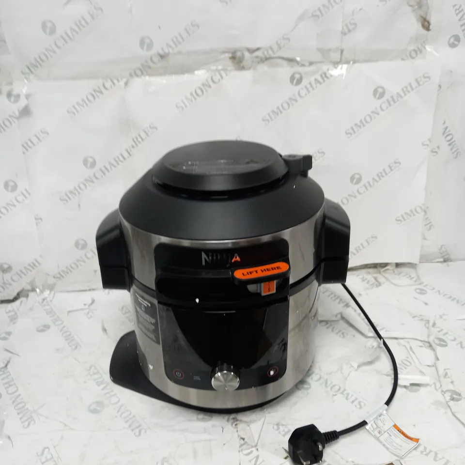 BOXED NINJA FOODI MAX SMARTLID 7.5L MULTI COOKER & AIR FRYER