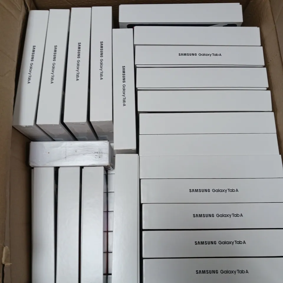 APPROXIMAATELY 7 ASSORTED ITEMS TO INCLUDE SAMSUNG TABLET DISPLAY BOXES NO FEAR  GAMING HEADSET, BT BUSINESS SMART HUB 2, ETC - COLLECTION ONLY