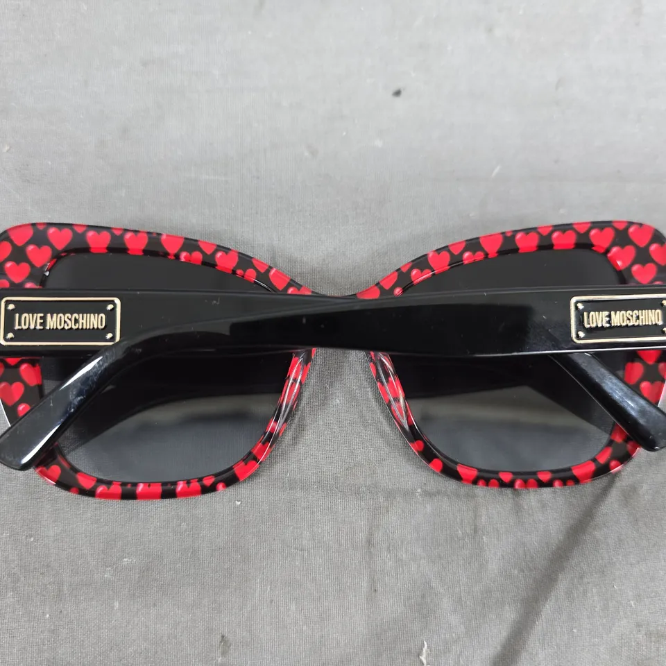 LOVE MOSCHINO SUNGLASSES