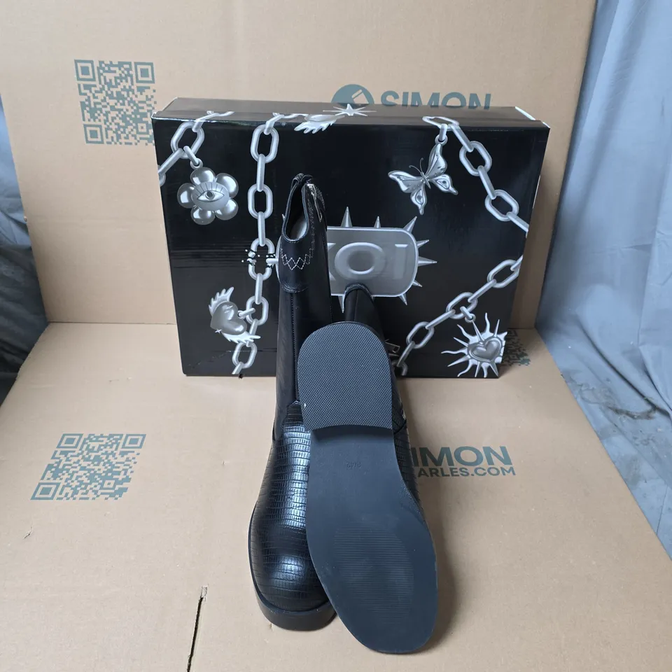 BOXED KOI THE LAST COURTSHIP MENS ORNATE STACKED COWBOY BOOTS BLACK UK SIZE 8 