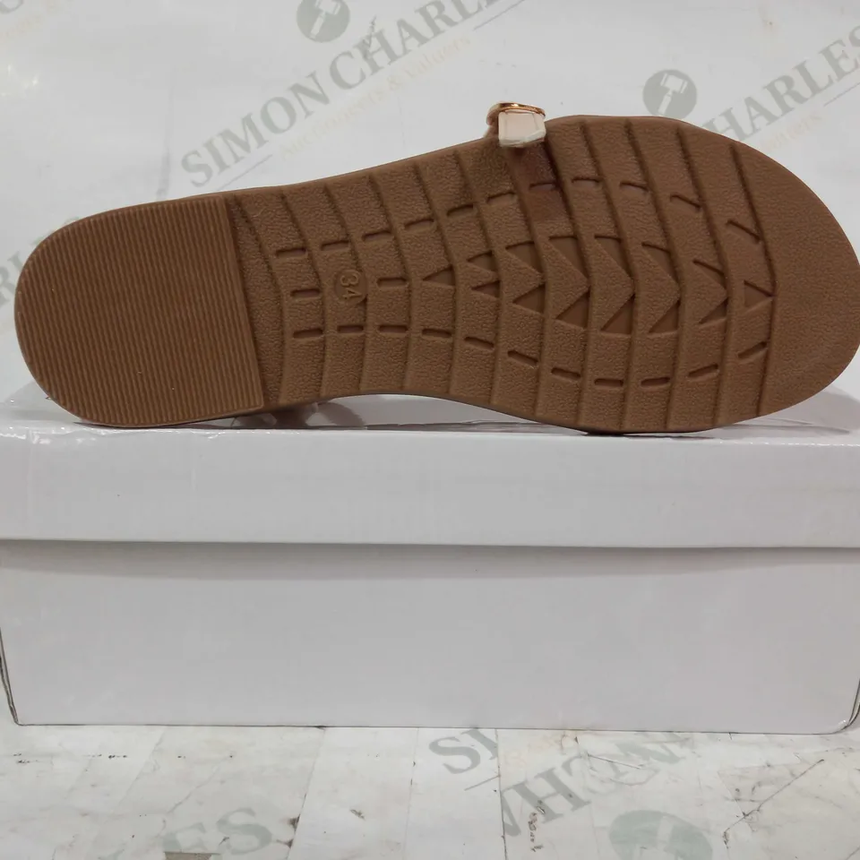 BOXED PAIR OF DESIGNER FLAT OPEN TOE SANDALS IN LIGHT PEACH COLOUR EU SIZE 34