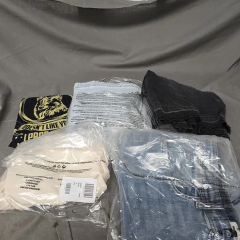 LARGE BOX OF APPROXIMATELY 20 ASSORTED CLOTHING ITEMS IN VARIOUS SIZES, STYLES AND COLOURS