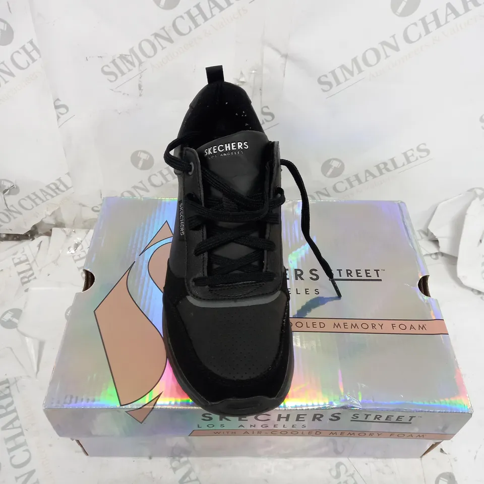 BOXED SKECHERS BILLION TRAINERS, BLACK - SIZE 6 