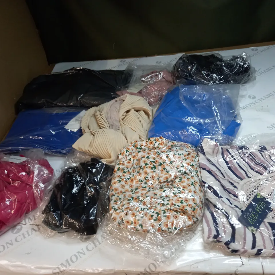 BAG OF APPROX 10 ASSORTED CLOTHING ITEMS TO INCLUDE - MAISON DE NIMES - EMELIA