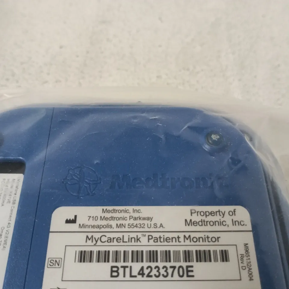 MEDTRONIC MYCARELINK PATIENT MONITOR – BLUE UNIT (MODEL 24952) + WHITE COMPANION DEVICE