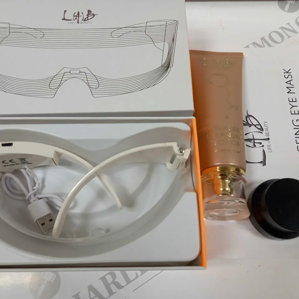 BOXED LAB LIFE + BEAUTY ANTI AGEING EYE MASK 