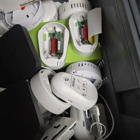 ASSORTED SMOKE DETECTORS & SAFETY SENSORS WITH MOUNTING HARDWARE – MULTI-ITEM LOT