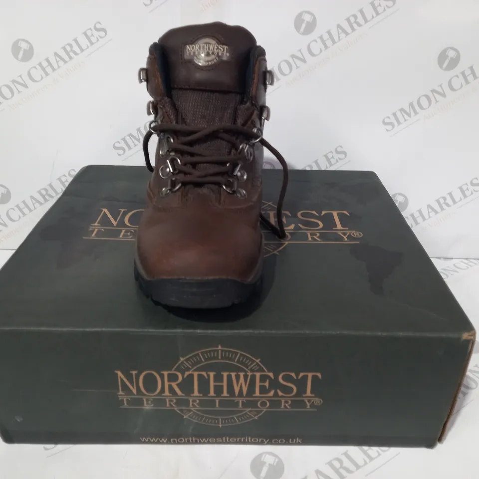 BOXED PAIR OF NORTHWEST TERRITORY ANKLE BOOTS IN BROWN UK SIZE 5