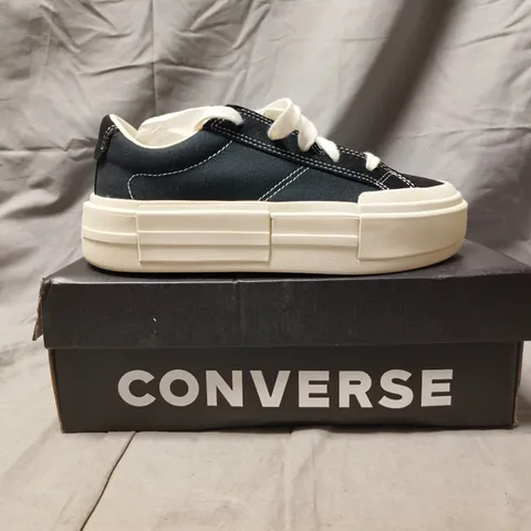 BOXED PAIR OF CONVERSE FLATFORM SHOES IN BLACK/CREAM SIZE UK 5