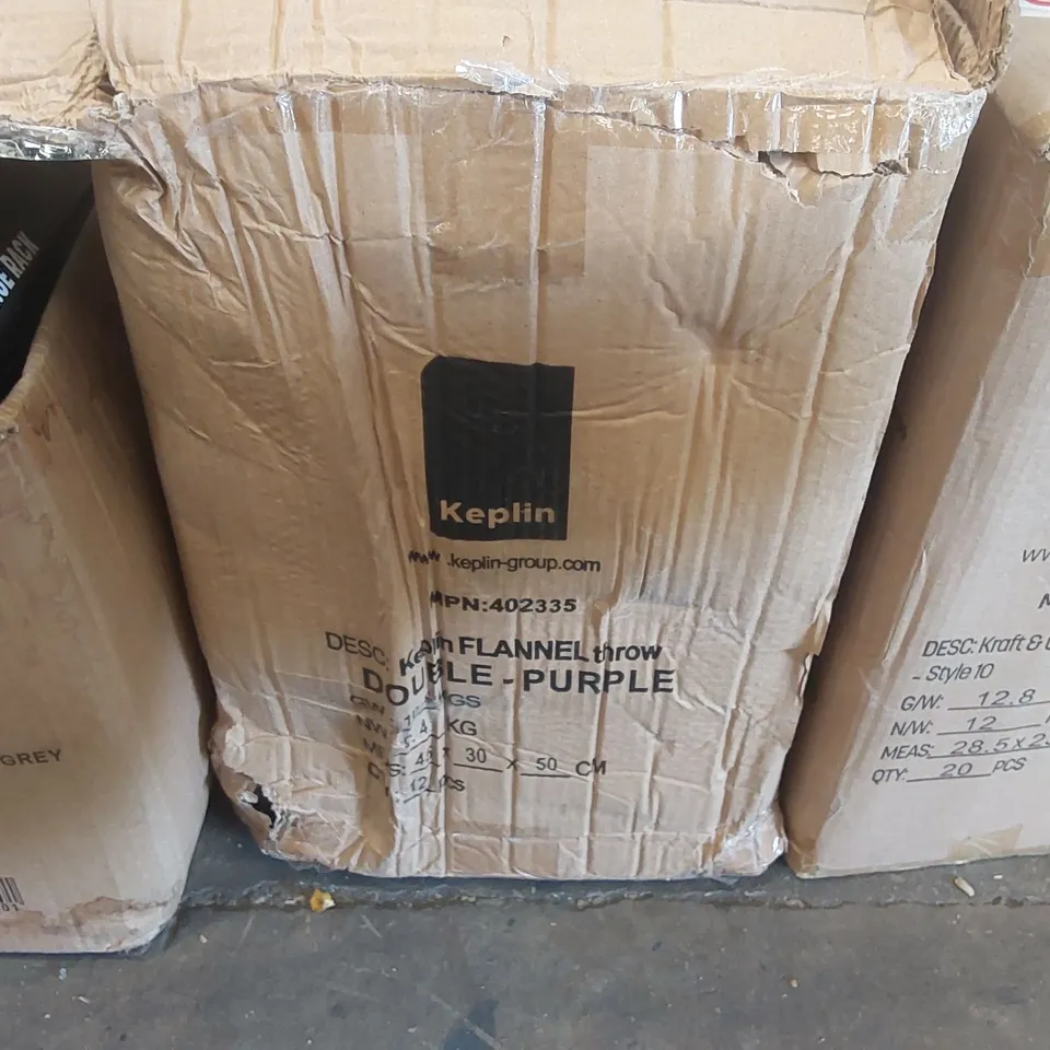 BOX OF APPROXIMATELY 12x KEPLIN FLANNEL THROWS