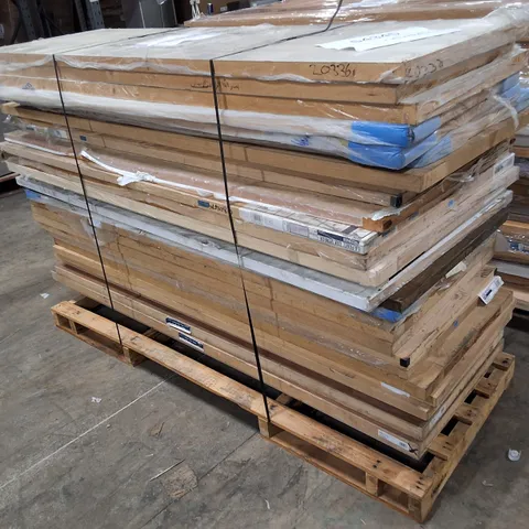 PALLET CONTAINING APPROXIMATELY 30 ASSORTED INTERNAL DOORS
