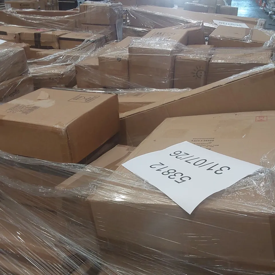 PALLET CONTAINING A VERY LARGE QUANTITY OF ASSORTED DESIGNER LIGHTING PRODUCTS