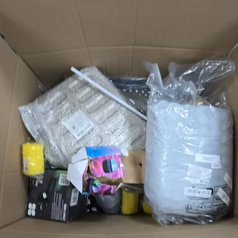 APPROXIMATELY 15 ASSORTED HOUSEHOLD PRODUCTS TO INCLUDE THROWS, SERVING TRAYS AND WALLPAPER