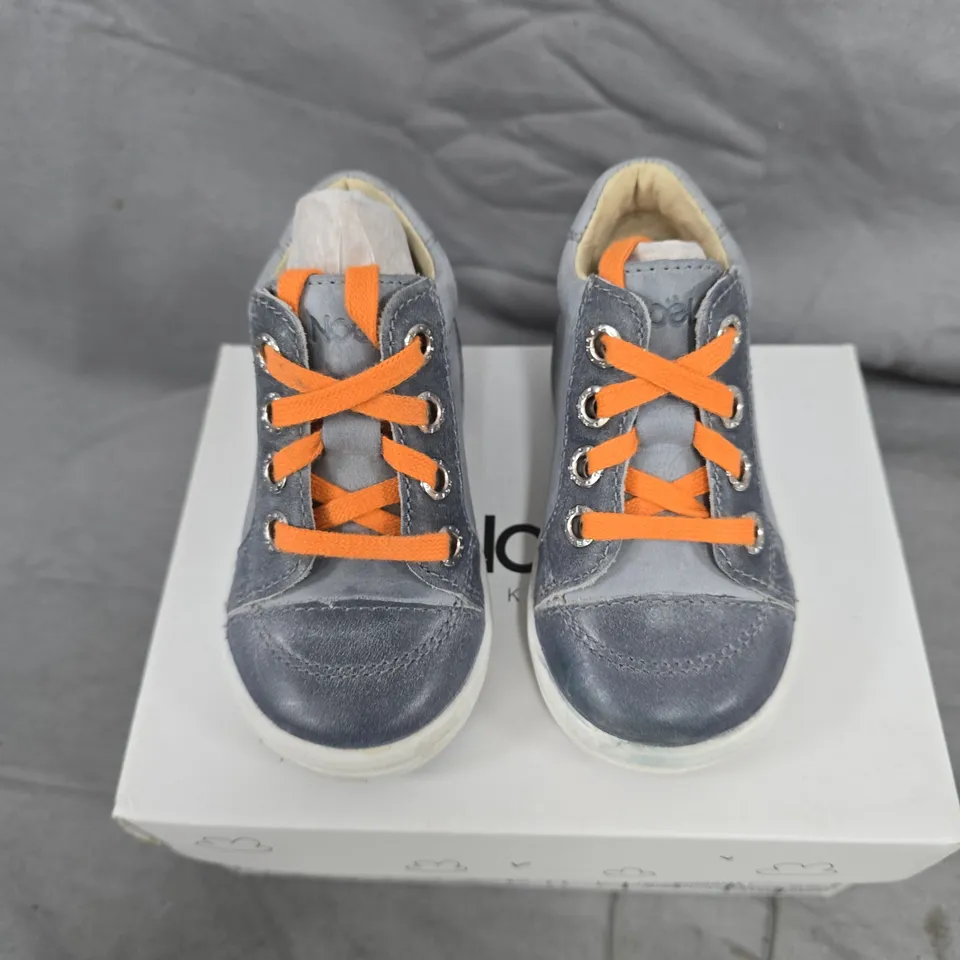 NOËL KIDS MINI MARCH SNEAKERS – GREY/BLUE, ORANGE LACES, EU 20 (UK 4)