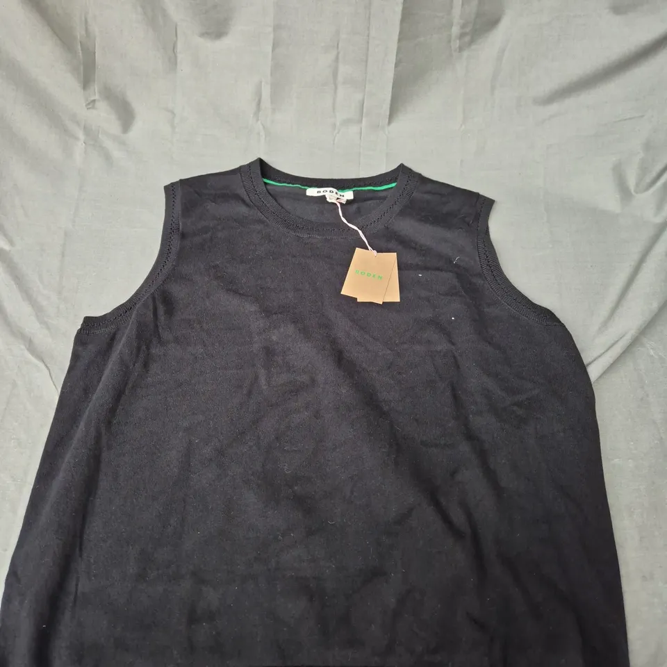 BODEN SLEEVELESS ROUNDNECK TOP IN BLACK - XL