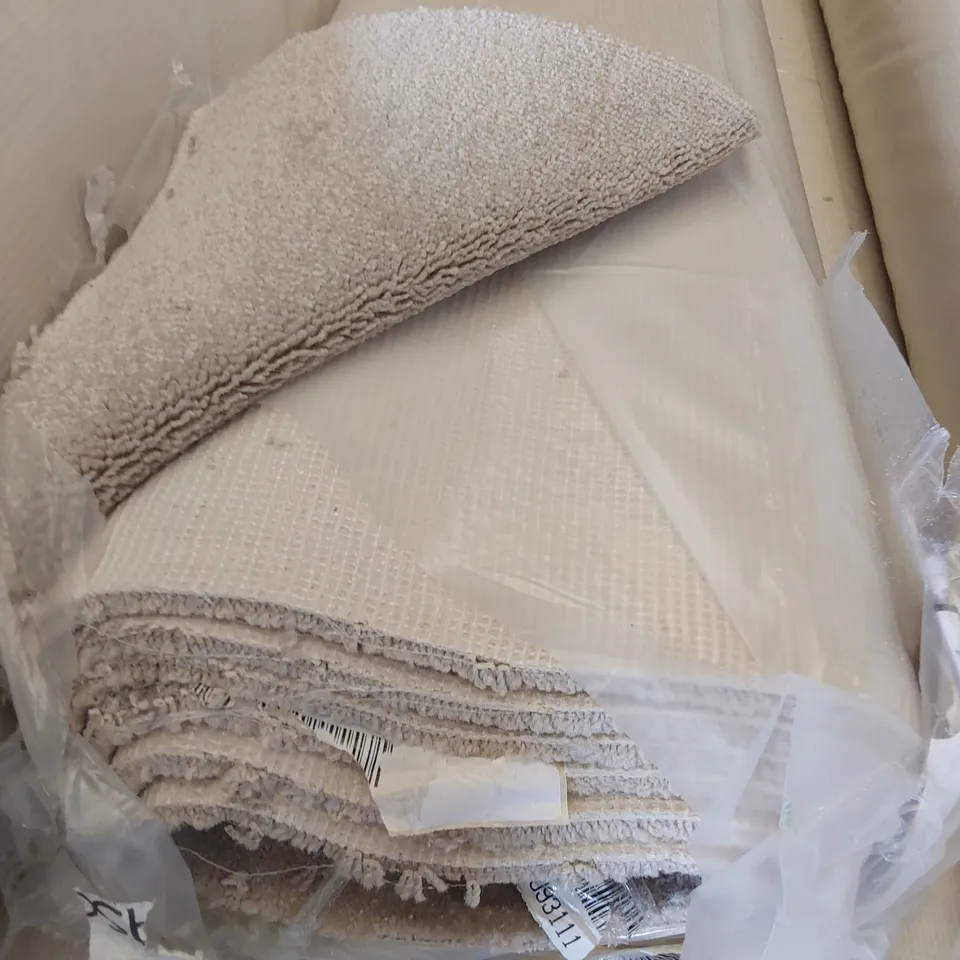 ROLL OF QUALITY EC FREEDOM TISSUE CARPET // SIZE: APPROXIMATELY 5 X 4.4m
