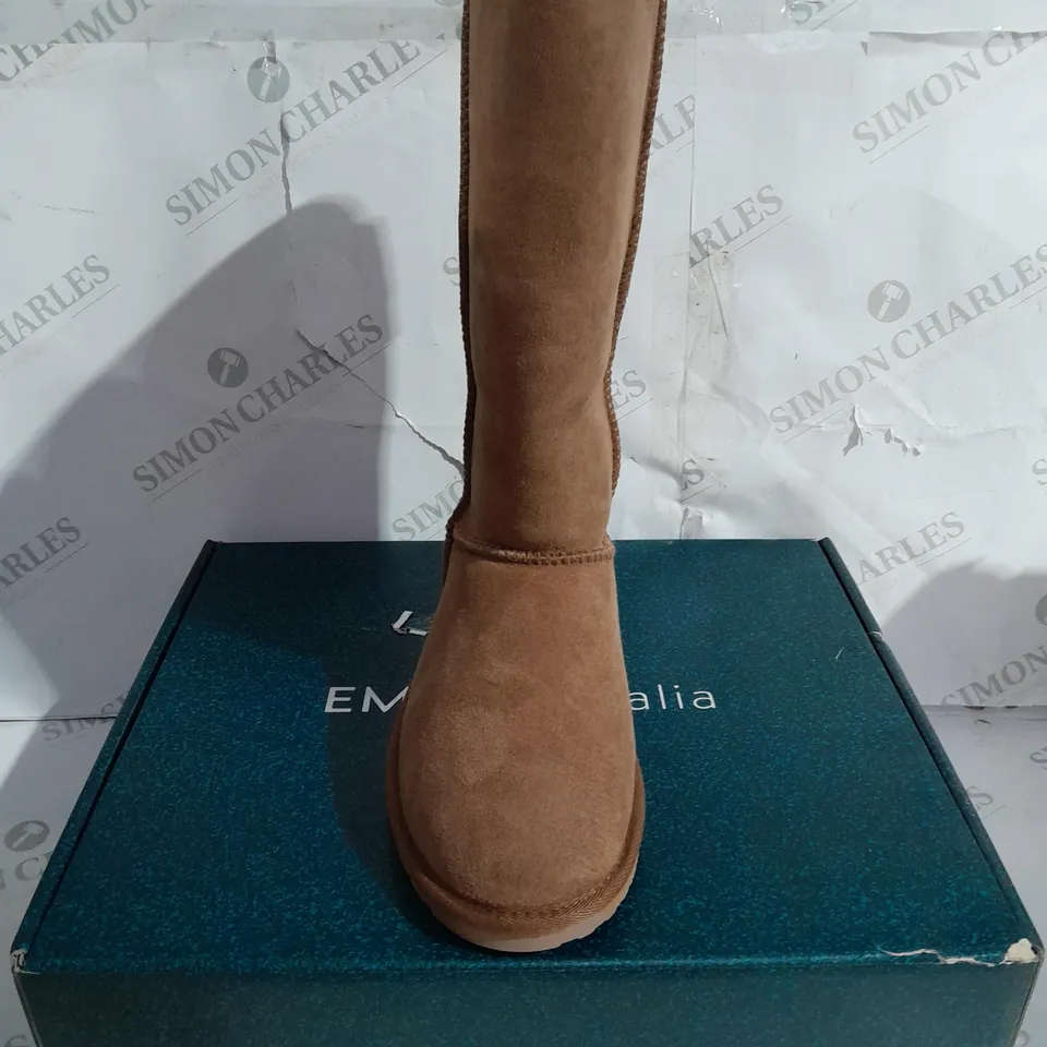 EMU ORIGINALS COLLECTION TAN STINGER HI WATER RESISTANT BOOT - SIZE 6