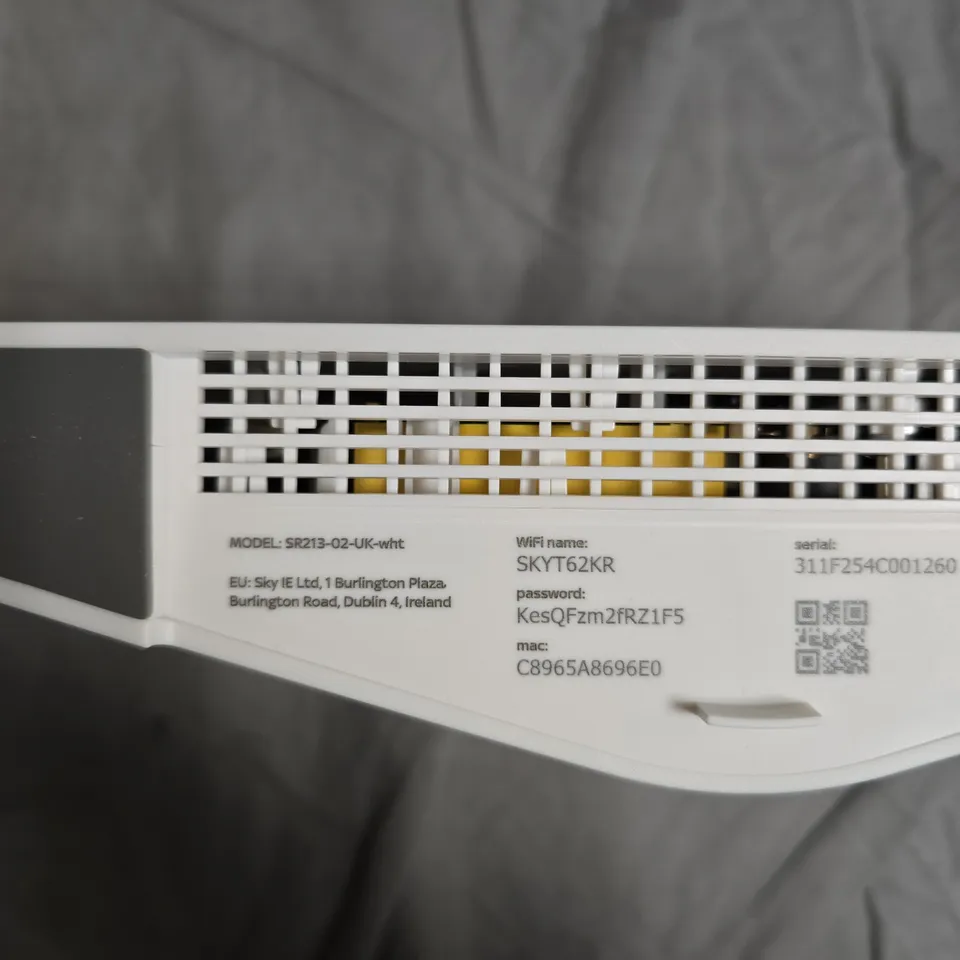 SKY SR213-02-UK-WHT WIRELESS ROUTER (WHITE) 