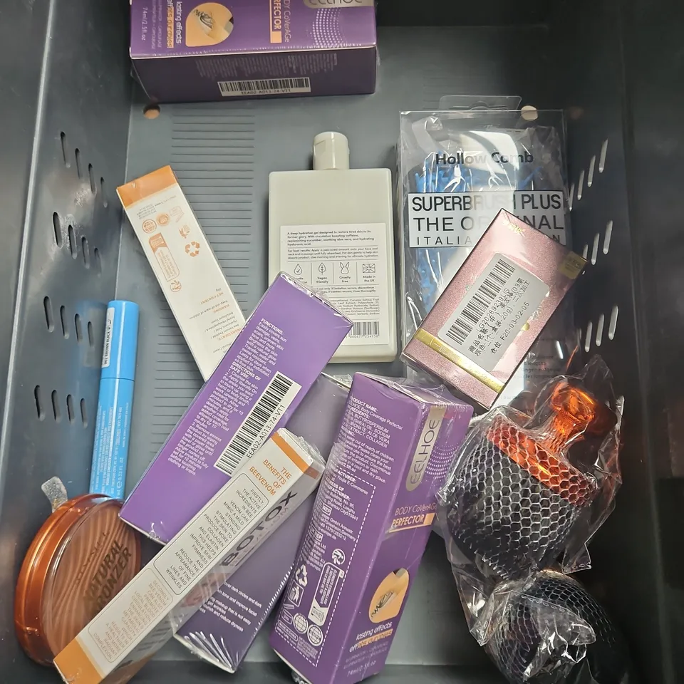 APPROXIMATELY 20 ASSORTED HEALTH & BEAUTY PRODUCTS TO INCLUDE - WONDERSKIN LONGWEAR EYELINER - NUTRIMETICS MOISTURISING CREAM - MAGNETIC EYELASH SET - ETC