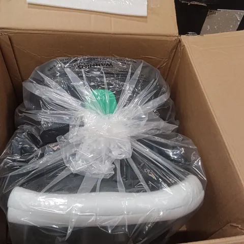 BOXED ICKLE BUBBA NIMBUS I-SIZE CAR SEAT AND BASE
