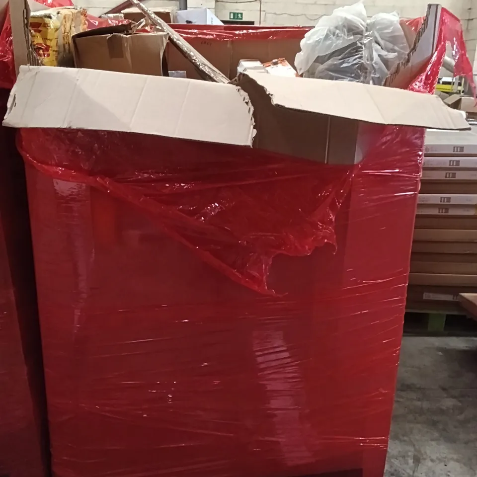 PALLET OF ASSORTED ITEMS TO INCLUDE - PET GATE, SAFETY GATE ( CHILDREN), RUG