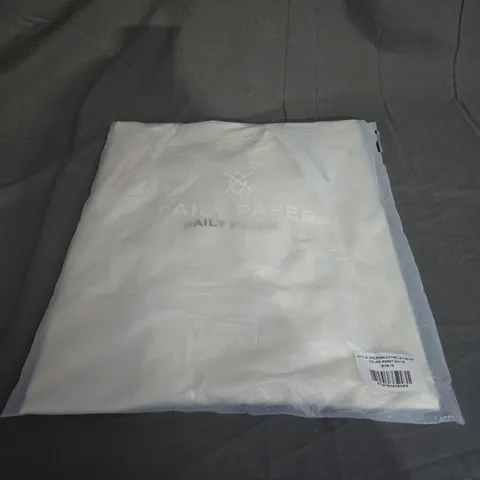 BAGGED DAILY PAPER ETYPE LONG SLEEVE TSHRT IN EGRET WHITE SIZE M