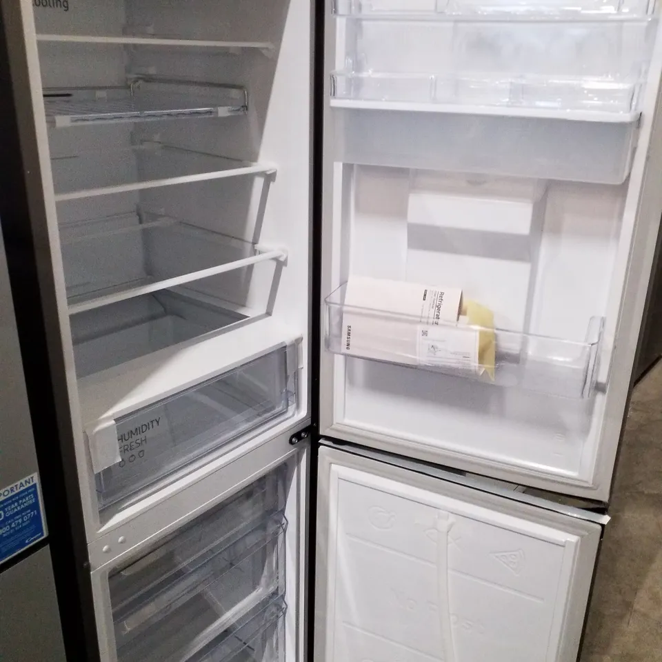 SAMSUNG CLASSIC FRIDGE FREEZER SILVER - UNPROCESSED RAW RETURN