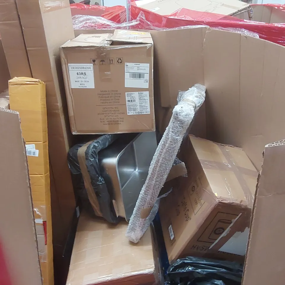 PALLET CONTAINING A LARGE QUANTITY OF ASSORTED ITEMS INCLUDING: ALUMINIUM 5.1M LADDER, UNICORN TENT, HELINOX OUTDOOR ADVENTURE EQUIPMENT, JIGSAW BOARD ECT