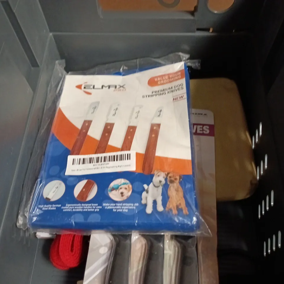 APPROXIMATELY 6 ASSORTED ITEMS INCLUDING STEAK KNIFE SET AND DOG GROOMING KNIVES