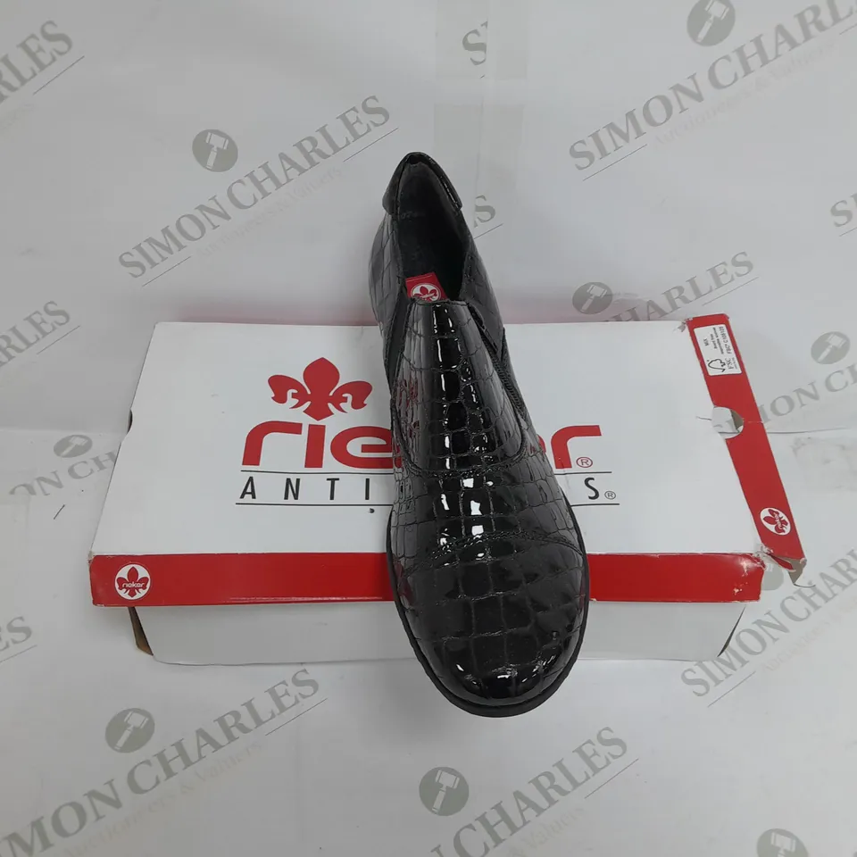 BOXED PAIR OF RIEKER SHOE BOOTS IN BLACK CROC SIZE 7.5