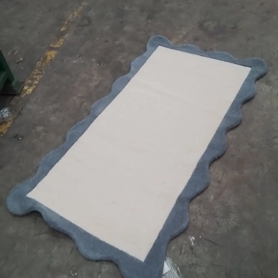 QUALITY DESIGNER AREA RUG - APPROXIMATELY 160X90CM