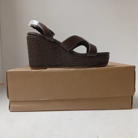 BOXED PAIR OF LONDON REBEL OPEN TOE HIGH WEDGE SANDALS IN BROWN SIZE 5