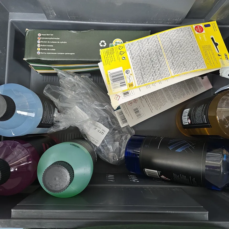 BOX OF ASSORTED CAR CLEANING ITEMS TO INCLUDE - CAR SHAMPOO - WHEEL CLEANER 
