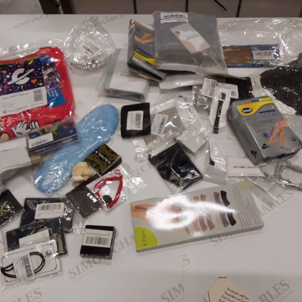 28 BRAND NEW ITEMS TO INCLUDE: LANNISTER PINS, SUPER MARIO PYJAMAS, BE YOURSELF JEWELLERY, FLIGHT SOCKS,BRACELET, HEEL SHOE GRIPS, LIGHT BLUE LADIES PURSE, ANNEFIT WATCH STRAP