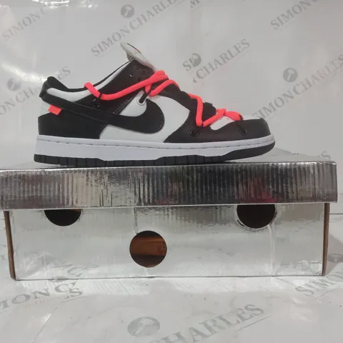 BOXED PAIR OF NIKE DUNK LOW SHOES IN BLACK/WHITE UK SIZE 4.5