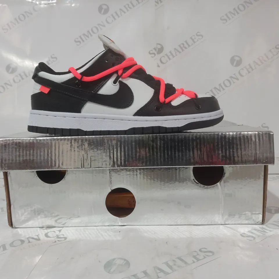 BOXED PAIR OF NIKE DUNK LOW SHOES IN BLACK/WHITE UK SIZE 4.5