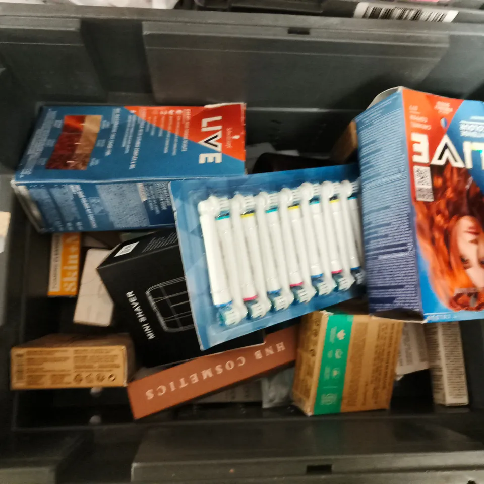 APPROXIMATELY 20 HEALTH AND BEAUTY PRODUCTS TO INCLUDE AVEENO CONDITIONER, DR SQUATCH SOAP AND GOT2B BEACH WAVES SPRAY