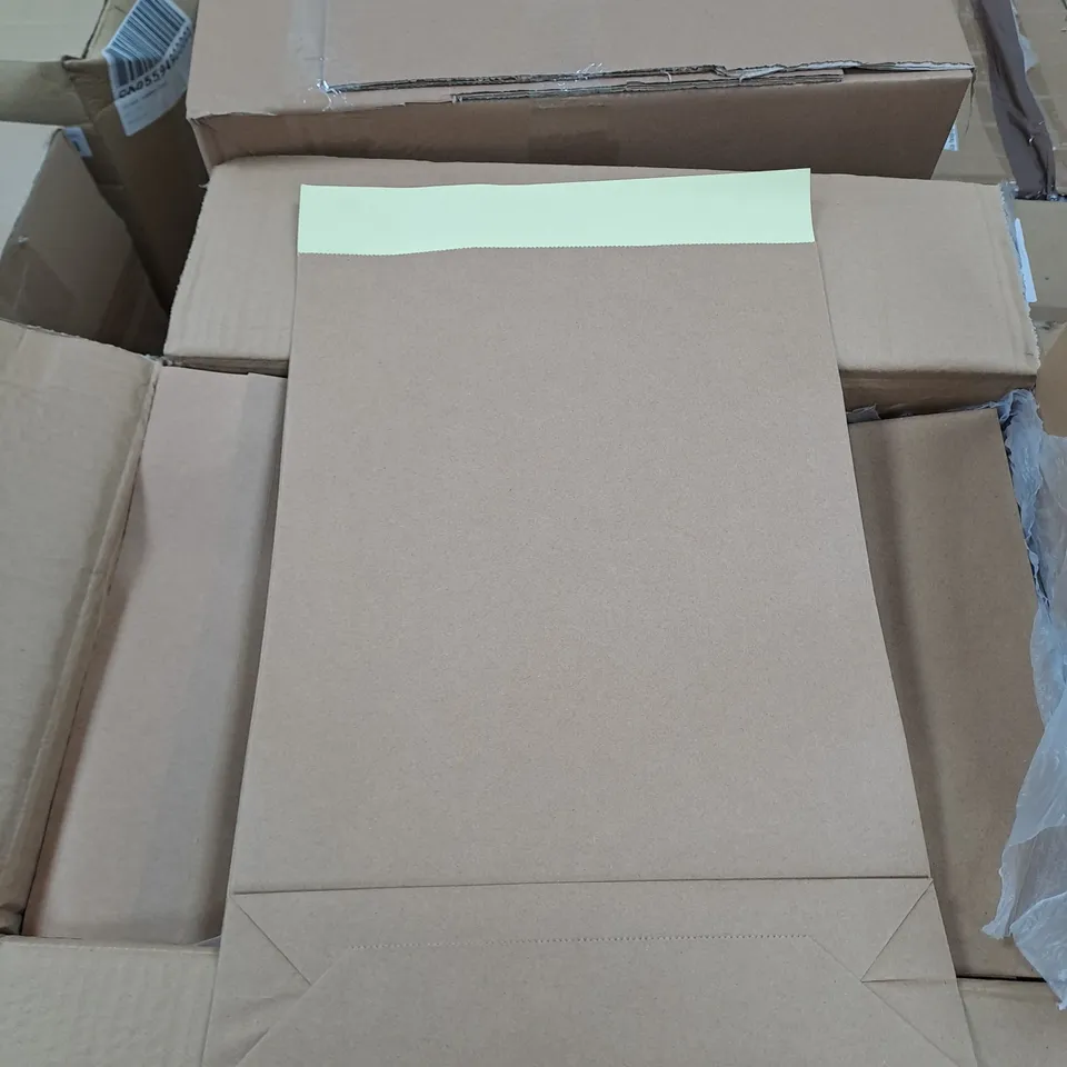 BOX OF APPROXIMATELY 200 BROWN SELF SEAL ENVELOPES 
