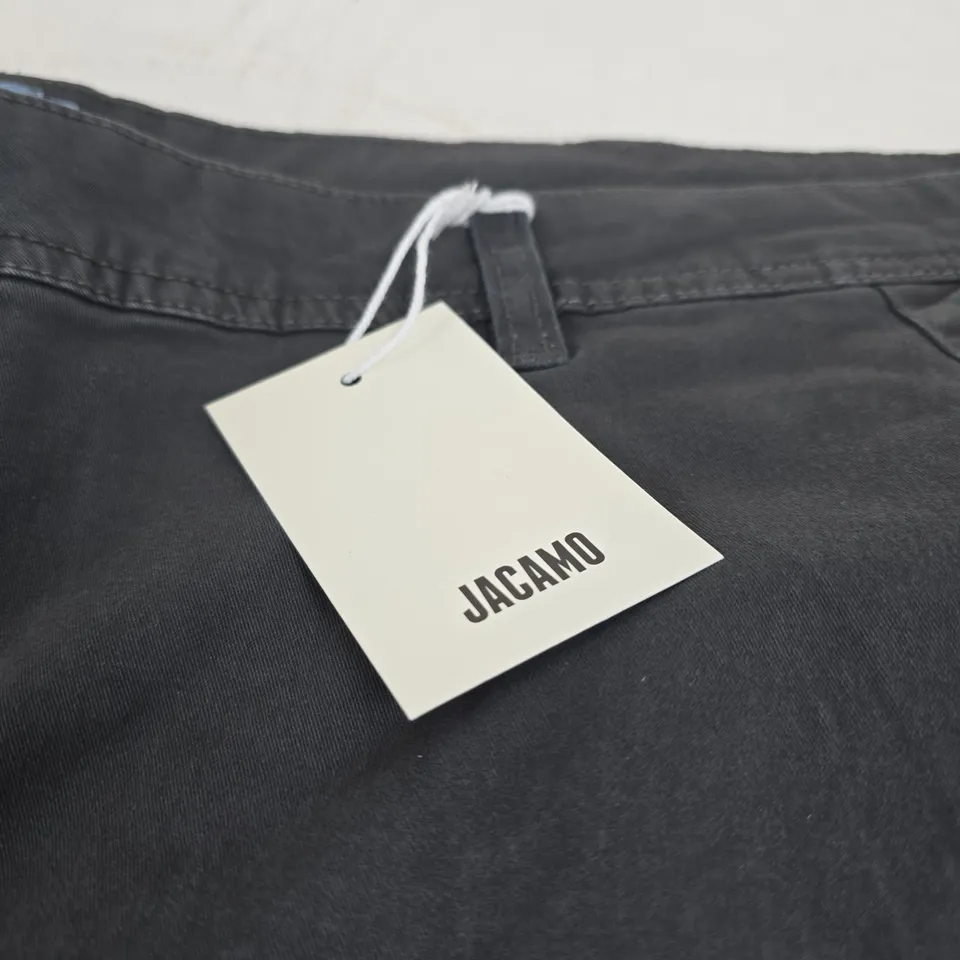 JACAMO CHARCOAL CARGO SHORTS SIZE 50