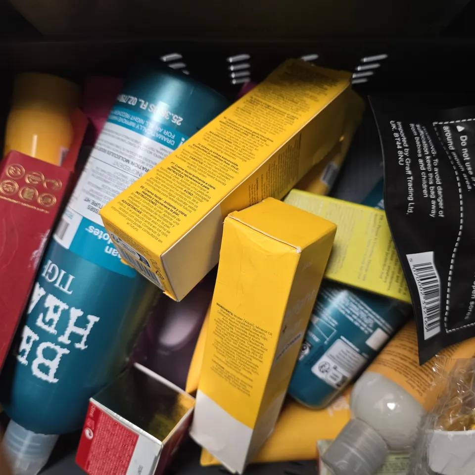 APPROXIMATELY 12 ASSORTED HEALTH & BEAUTY ITEMS TO INCLUDE - WILD GROWTH HAIR OIL , HAIR MEDICS  UK , NIVEA HYDRA SKIN EFFECT ETC