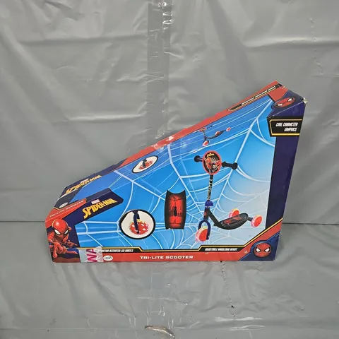 BOXED MARVEL SPIDERMAN TRI LITE SCOOTER