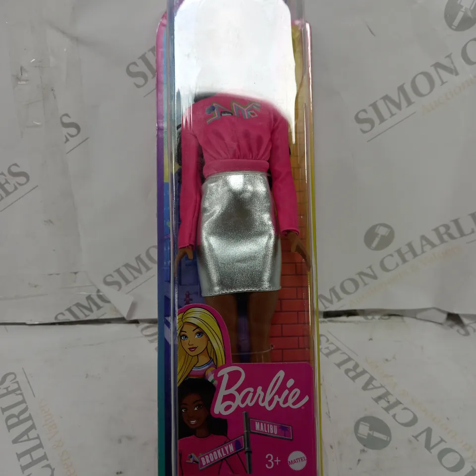 BARBIE IT TAKES TWO BROOKLYN” ROBERTS DOLL (BRAIDED HAIR) WEARING PINK NYC