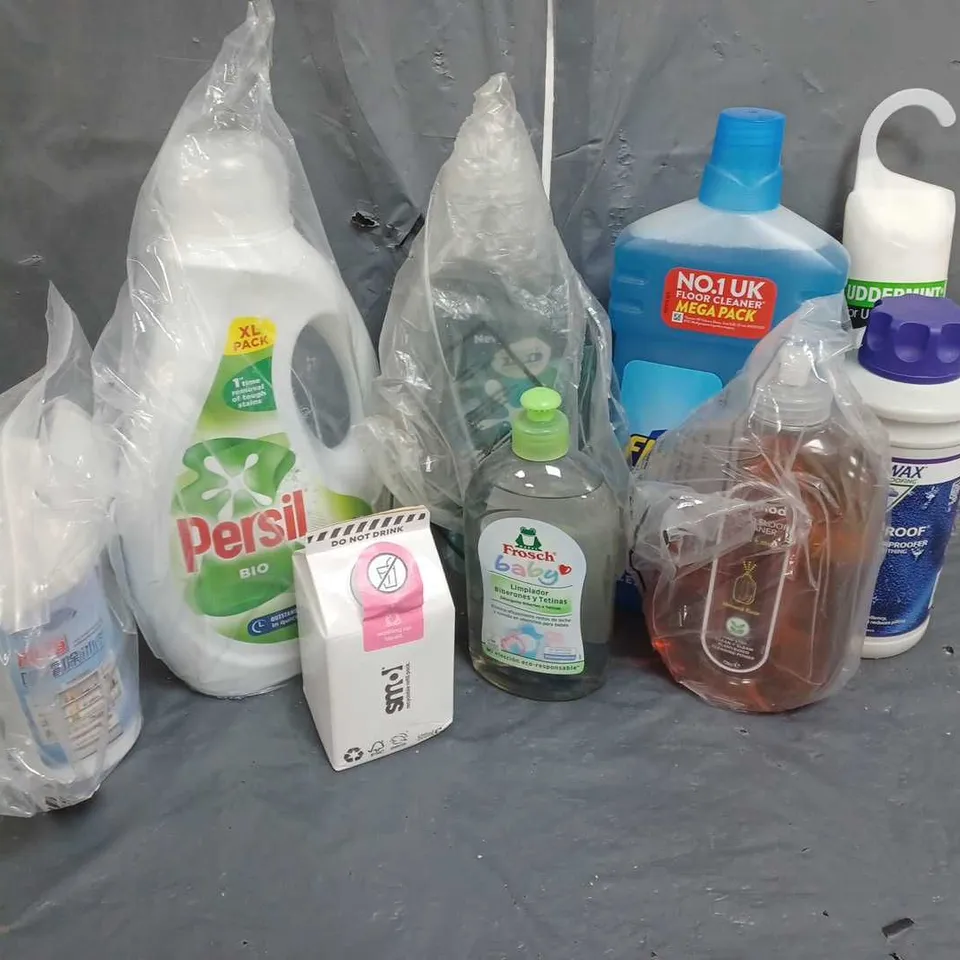 APPROXIMATELY 9 ASSORTED ITEMS TO INCLUDE PERSIL BIO, FLASH ALL-PURPOSE CLEANER, METHOD WOOD FLOOR CLEANER - COLLECTION ONLY