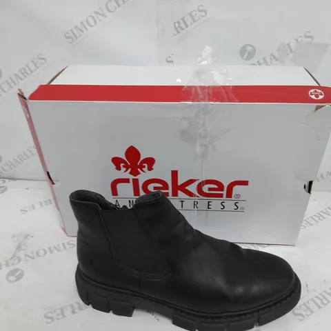 BOXED PAIR OF RIEKER CHUNKY ANKLE BOOTS IN BLACK SIZE 7.5