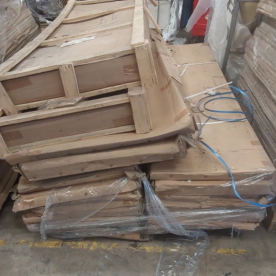 PALLET CONTAINING A LARGE QUANTITY OF ASSORTED SHOWER CABIN PARTS ECT