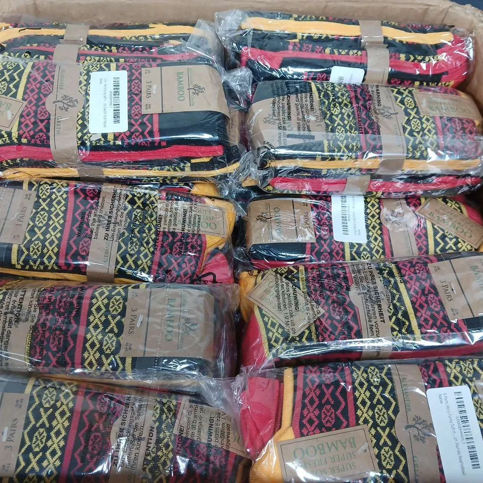 APPROXIMATELY 200 ASSORTED PAIRS OF BAMBOO MENS FUNKY FAIRISLE SOCKS IN RED/YELLOW (UK 7-11)