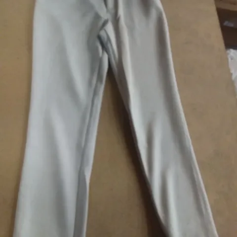 BOX OF APPROXIMATELY 20 MARLA WYNNE STRETCH FAUX SUEDE JEANS WHITE - 18 × SIZE 12, 2 × SIZE 20