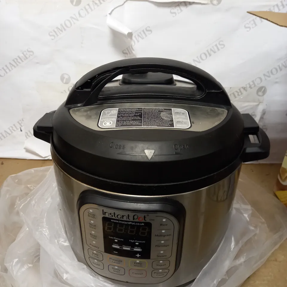 INSTANT POT DUO SMART PRESSURE COOKER